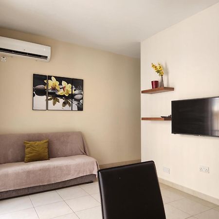Sea Views Apartment-Wifi-Sleep 5 Marsaskala Eksteriør billede