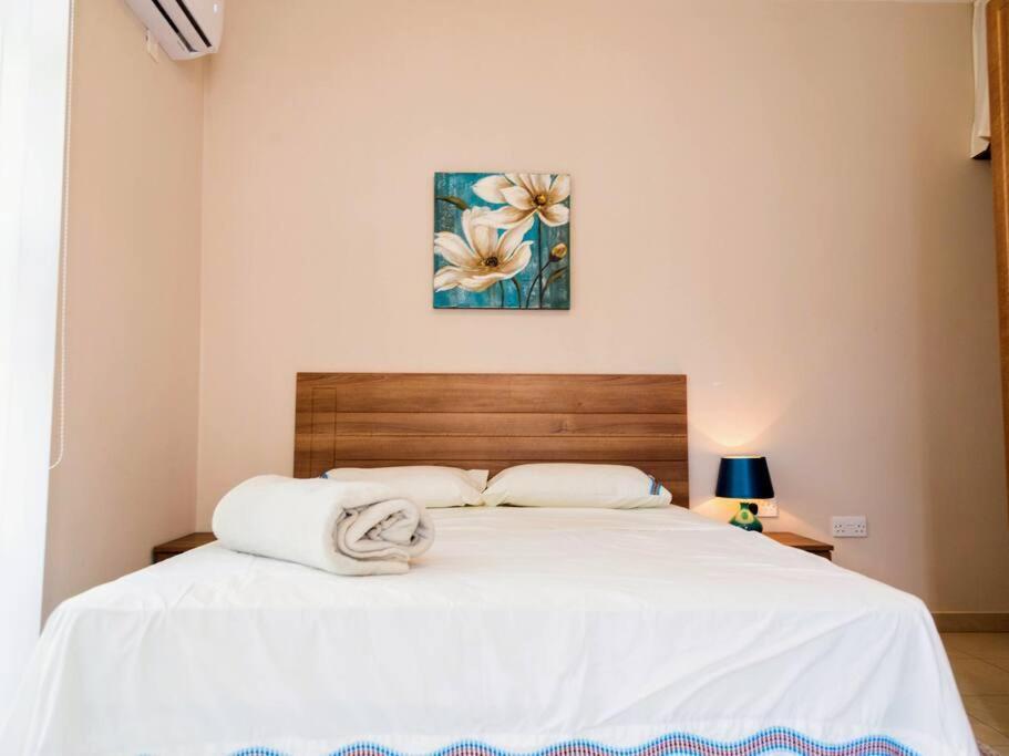 Sea Views Apartment-Wifi-Sleep 5 Marsaskala Eksteriør billede